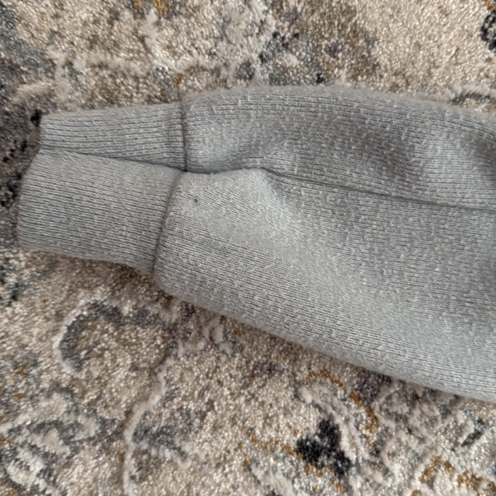 Abercrombie sweater - Picture 3 of 3